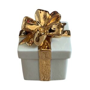 NWB Mikasa Holiday Elegance Fine Porcelain Present Box